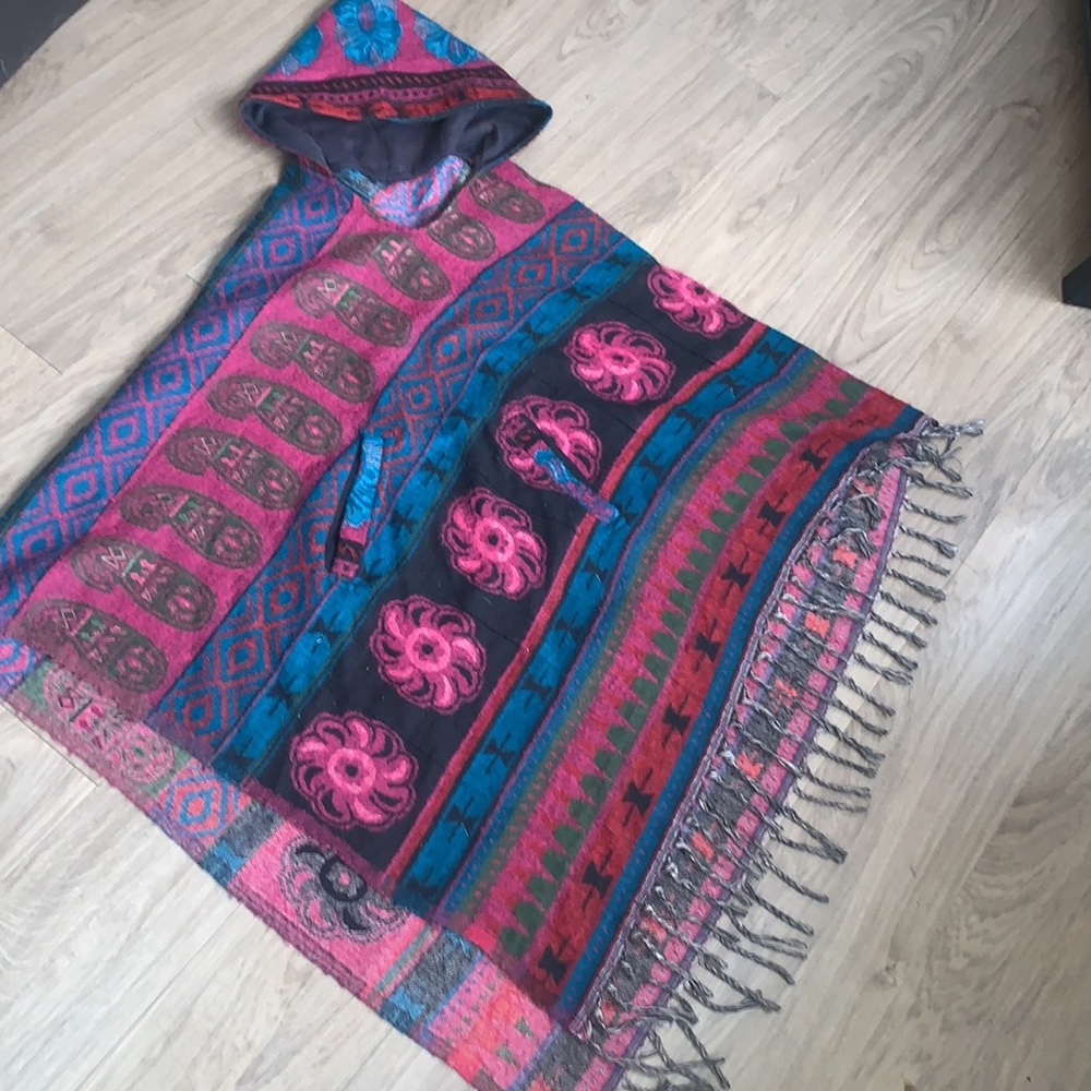 Beautifully patterned super soft parka with Centre pocket one size